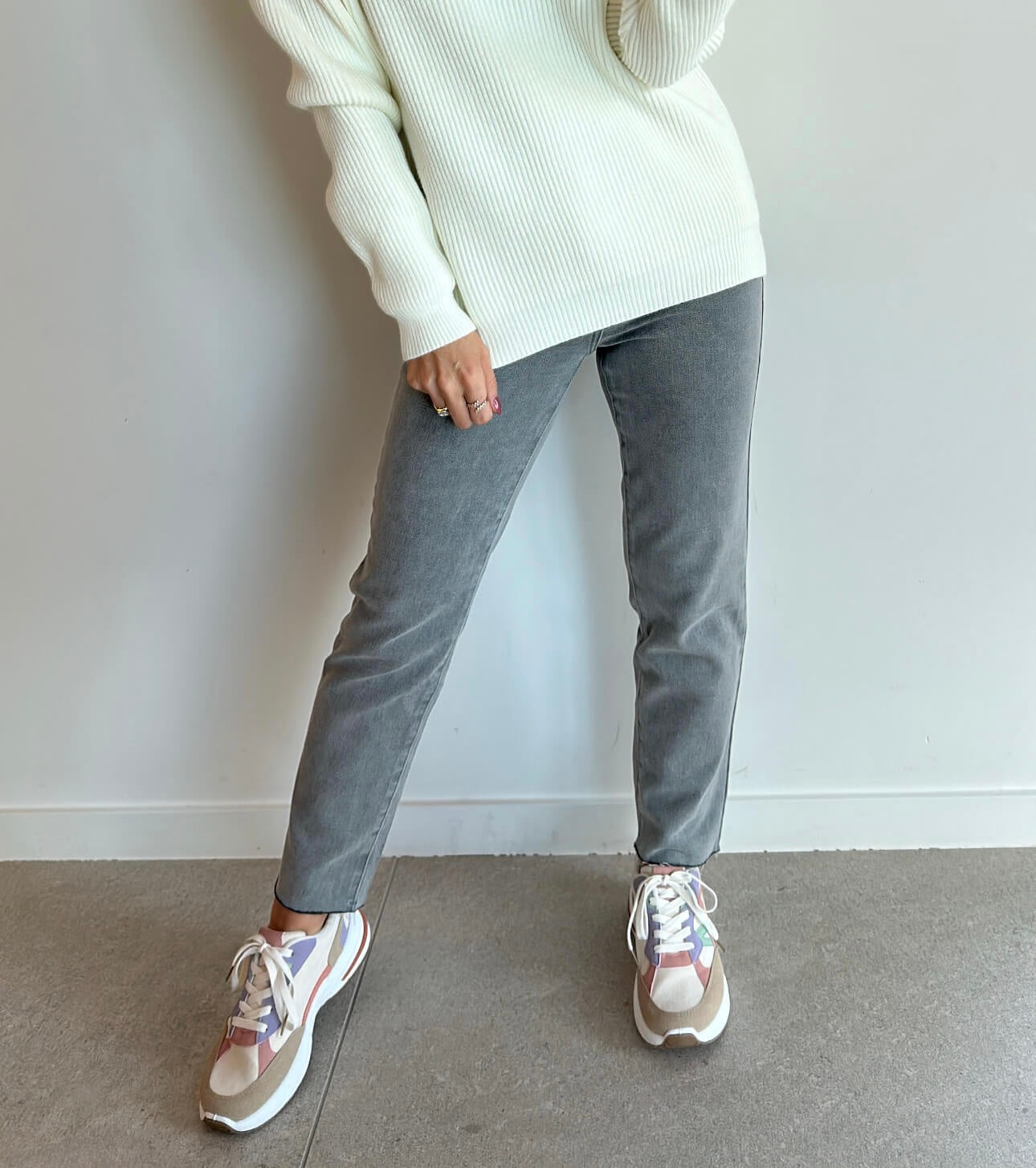 MOM Jeans - light grey/ripped ankle details