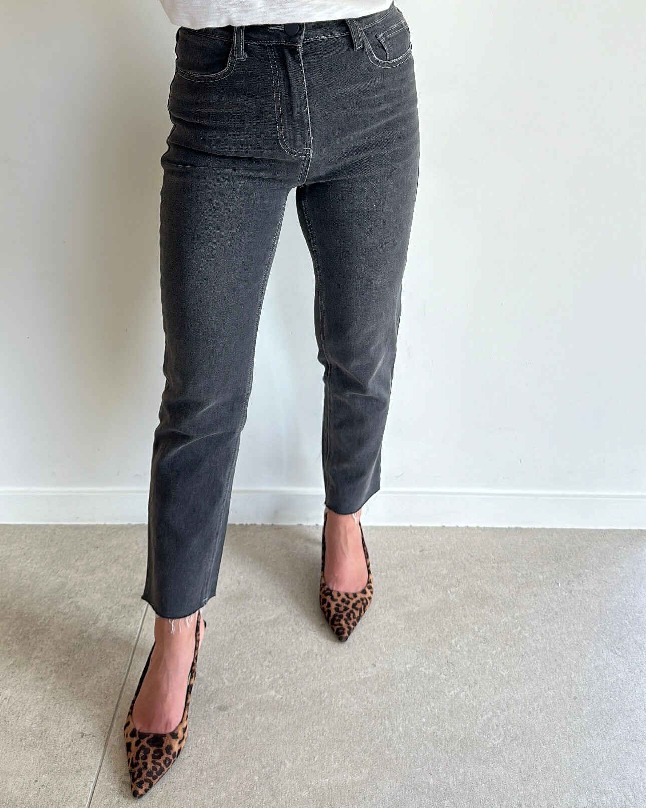 MOM Jeans - dark grey/ripped ankle details